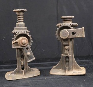 lot 101 image: ANTIQUE MODEL A SCREW JACKS