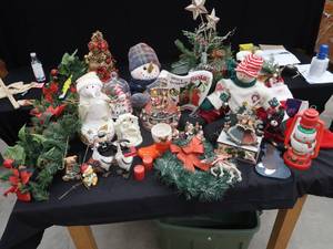 lot 106 image: VINTAGE CHRISTMAS DECOR LOT