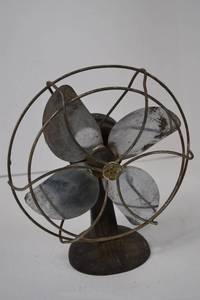 lot 17 image: Vintage Kwik-Kol Metal Electric Desk Fan