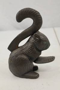 lot 44 image: Vintage Cast Iron Squirrel Nutcracker