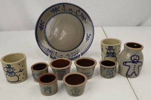 lot 52 image: Beaumont Bros. Pottery Mini Crock & Plate Lot