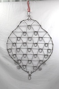 lot 89 image: Large Wire Wall Art Organizer - Ornate Scroll Design, 30 Inches Tall