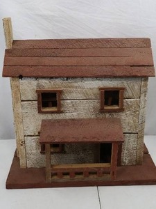 lot 97 image: Vintage Handmade Wooden Cabin Decorative Piece