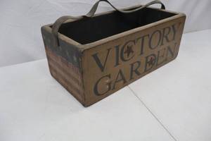 lot 110 image: Patriotic Victory Garden Americana Decor Box 20.25 x 10 x 8.25 in