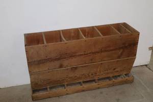 lot 112 image: Vintage Feeder