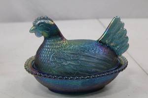 lot 118 image: Vintage Blue Carnival Glass Hen on Nest Covered Dish