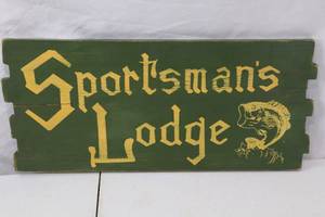 lot 165 image: Vintage Sportsmans Lodge Wood Wall Sign 23x10 in Green and Yellow