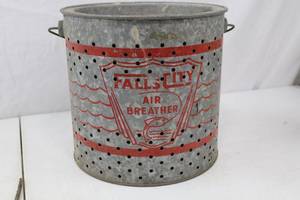 lot 194 image: Vintage Falls City Air Breather Minnow Bucket