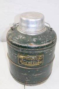 lot 204 image: Vintage Aladdin Thermalware Jar Drink Dispenser