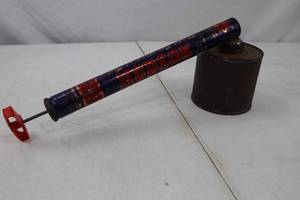 lot 214 image: Vintage Hudson Metal Insecticide Hand Sprayer