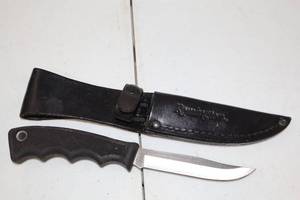 lot 260 image: Remington Fixed Blade Knife with Sheath - 8 Inch Overall
