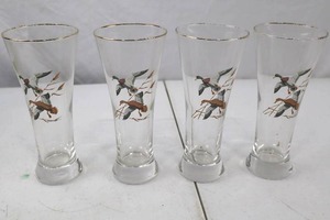 lot 269 image: Set of 4 Duck Motif Tall Glasses with Gold Rim