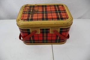 lot 274 image: Vintage Skotch Plaid Tin Picnic Basket by Peter Cabot