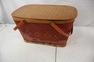 lot 276 image: Vintage Woven Picnic Basket with Handles and Hinged Lid