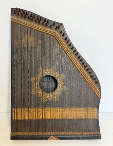 lot 89 image: Antique Phonoharp Zither