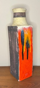 lot 41 image: INCREDIBLE Ivo De Santis for Gil Etruschi Mid Century Tall Studio Pottery Vase