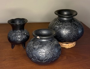 lot 43 image: Vintage 3 pc Lot of Dona Rosa Mata Ortiz Flower Motif Vases