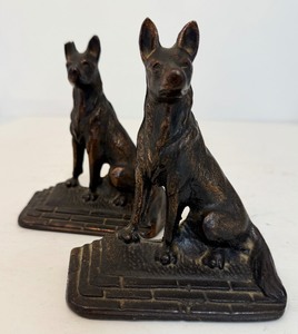 lot 75 image: Pair of Vintage Bronze Dog Bookends