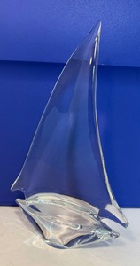 lot 77 image: Unsigned TALL Art Glass Sailboat