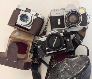 lot 92 image: Vintage 35mm Camera Lot Incl Minolta Mamiya Tower