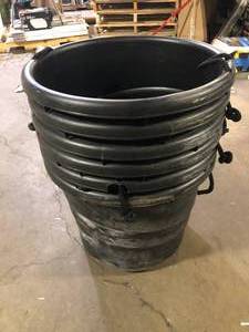 lot 14 image: Lot of HDX Utility Tub with Rope Handles  Customer Returns See Pictures