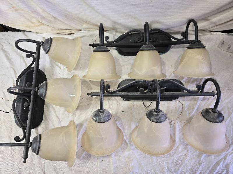 lot 133 image: Wall Mount Bathroom Vanity Lights