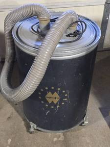 lot 5 image: Montgomery Ward All-Purpose Power-Kraft Vacuum Model TXK-8522