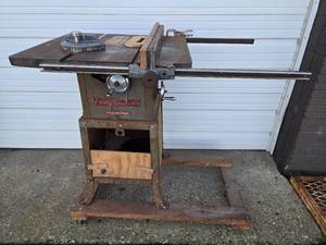 lot 6 image: Delta Homecraft Table Saw Model 34-500 on Wood Rolling Cart