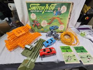 lot 21 image: Mattel Switch N Go Twin GT Car Set - Seems to be missing Connectors