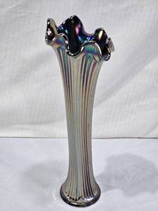 lot 61 image: Vintage Fenton Art Glass Fine Rib Vase abput 12 tall