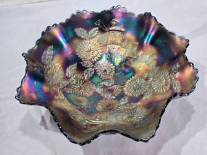 lot 76 image: Fenton Carnival Glass Bowl with Windmill and Floral Design