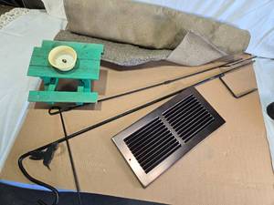 lot 114 image: Green Mini Picnic Table Squirrel Feeder with Bowl, Metal Vent Cover, Shepards Hooks and Rug