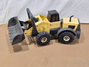 lot 120 image: Tonka Toy Loader - Plastic Bucket