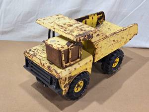 lot 121 image: Tonka Yellow Metal Toy Dump Truck