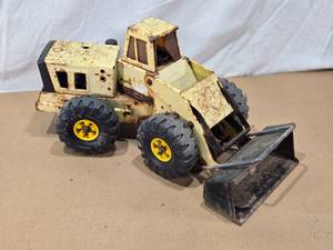 lot 122 image: Tonka Mighty Loader Toy