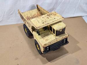 lot 123 image: Tonka Vintage Metal Dump Truck Toy