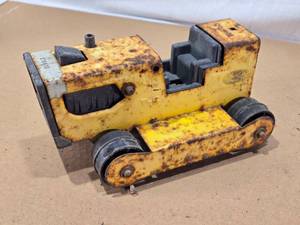 lot 127 image: Tonka Yellow Metal Toy Crawler - No track