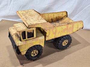 lot 129 image: Tonka Mighty Dump Truck