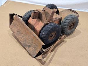lot 130 image: Vintage Toy Bulldozer