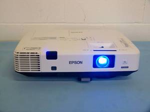 lot 29 image: Epson PowerLite 1945W WXGA 3LCD Projector  Projection System with Remote Control