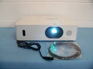 lot 98 image: Hitachi CP-WU5505 WUXGA 5000-Lumen HD Home Theater LCD Projector  Projection System
