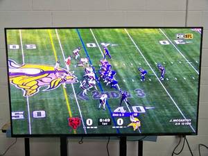 lot 20 image: 65 VIZIO M-Series Quantum M658-G1 Class HDR 4K UHD Smart Quantum Dot LED TV with Wall Mount and Remote Control