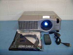 lot 17 image: Hitachi CP-X615 Portable 3LCD Projector, 4000 Lumens