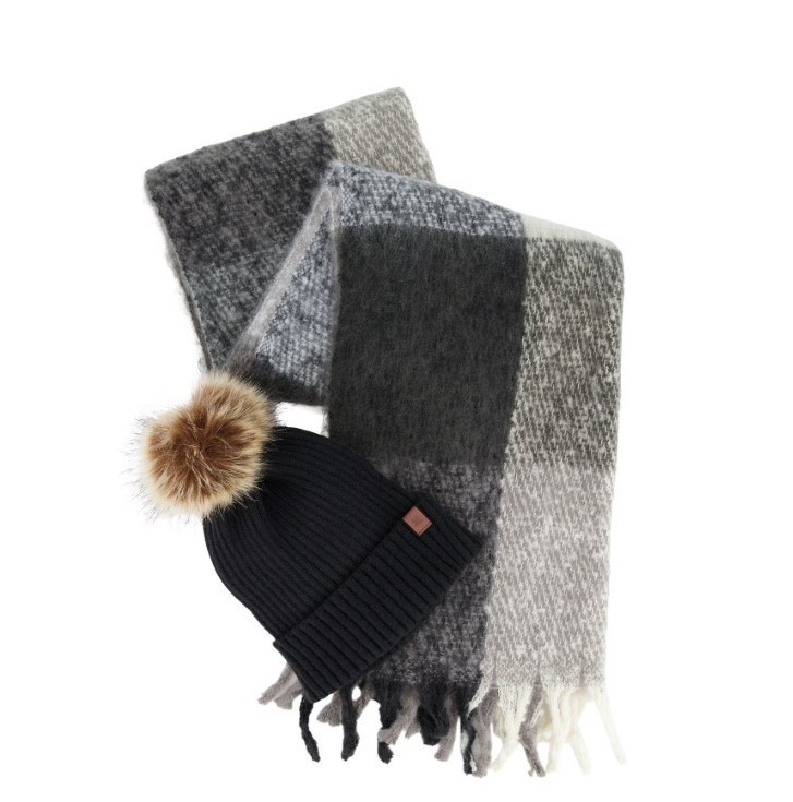 lot 306 image: NEW Lucky Brand Womens Hat and Scarf Set - Gray OS