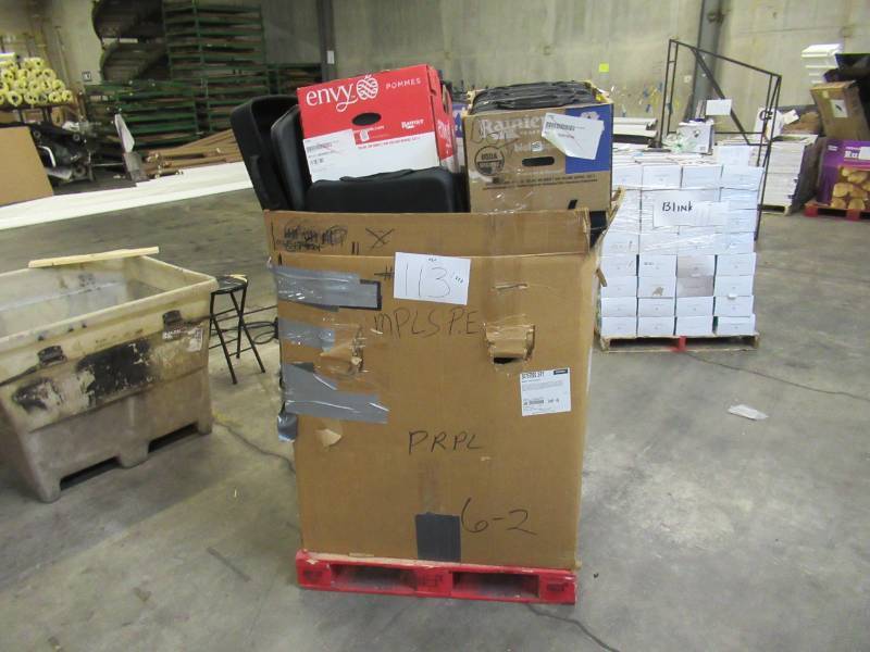 lot 121 image: Pallet of Store Overstock and Ecommerce Product - XL Neoprene Zipper Cases