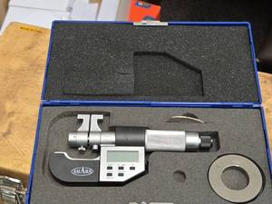 lot 19 image: Shars Electric Inside Micrometer (Caliper Type) - 1-2  0.00005 with Case