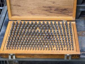 lot 12 image: .251.500 Plug Gage Set M-2 with Wooden Case