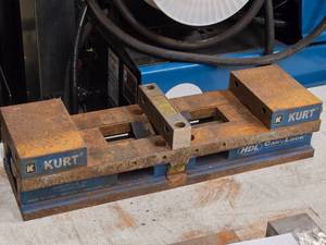 lot 7 image: HDL CarvLock Workholding System Machining Vise 6-grip