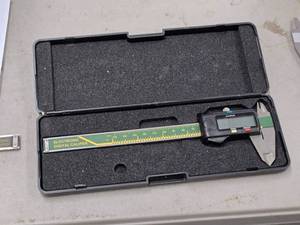 lot 41 image: 6 Electric Digital Caliper with Case