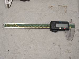 lot 42 image: 6 Electric Digital Caliper